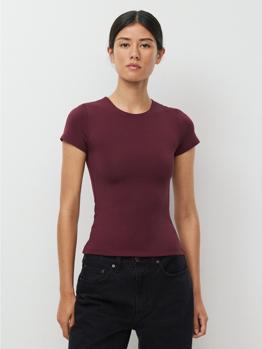 Aritzia Contour Short Sleeve Crewneck Top in Burgundy